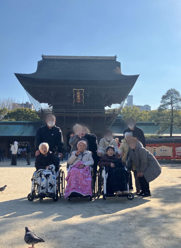 節分の筥崎宮へ！管理者と鳩の大乱舞に皆さま大爆笑のサムネイル画像