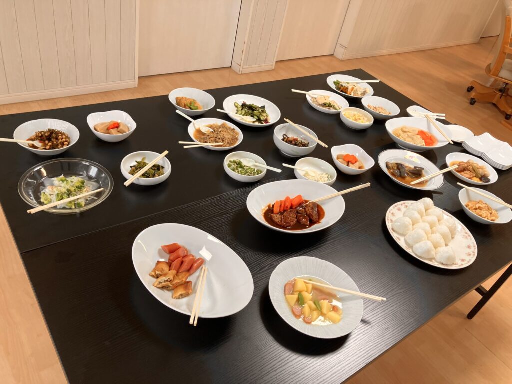 試食会🍱のサムネイル画像