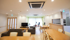 解放感あるリビングルーム