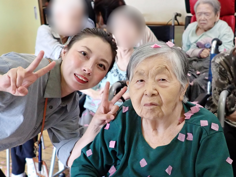 グループホームこもれび*敬老会のサムネイル画像