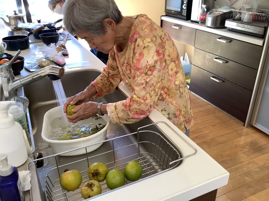 基山センターほのぼの日記\干し柿作り/のサムネイル画像