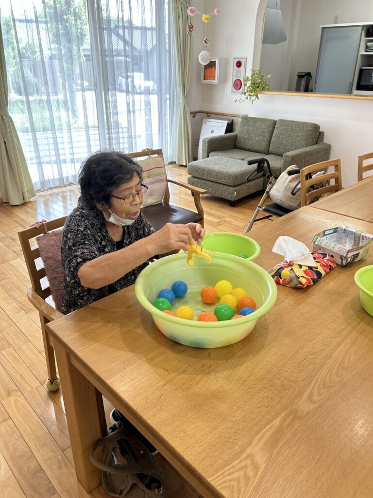 カラーボール掴みのサムネイル画像